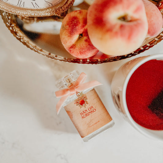 Hän On Aurinko: A Peach & White Tea Fragrance